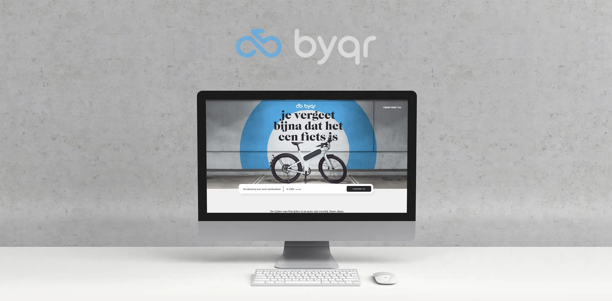 The Byqr website on a desktop screen, opening on the key visual: "je vergeet bijna dat het een fiets is" (you almost forget it's a bike).